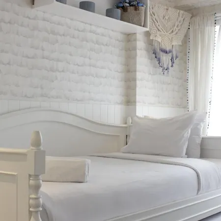 Elegant & Stylish Studio At Gateway Pasteur Apartment By Travelio